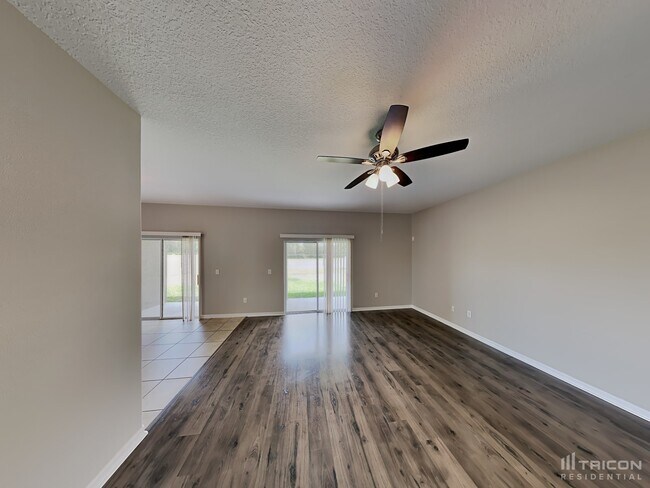 Foto del edificio - 13805 Newport Shores Dr
