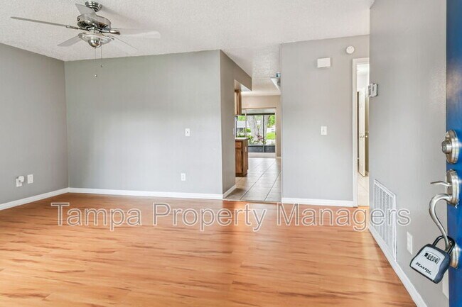 Foto del edificio - 16214 Pebblebrook Dr