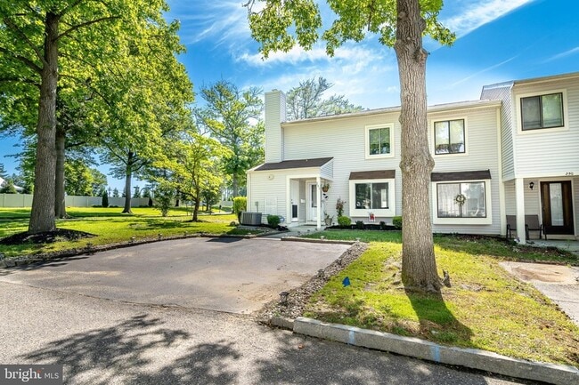 Building Photo - 251 Fir Tree Ct
