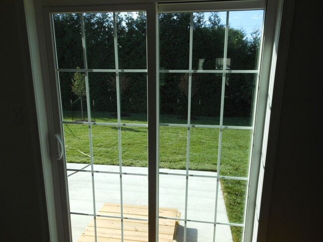 Building Photo - Affordable luxury and comfort.