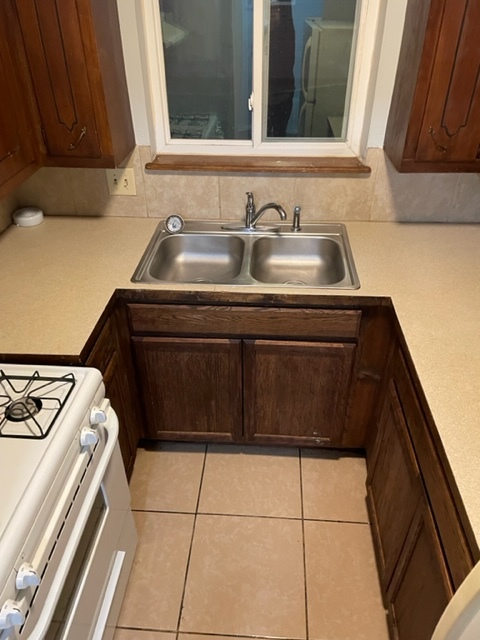 kitchen - 312 S Santa Fe Ave