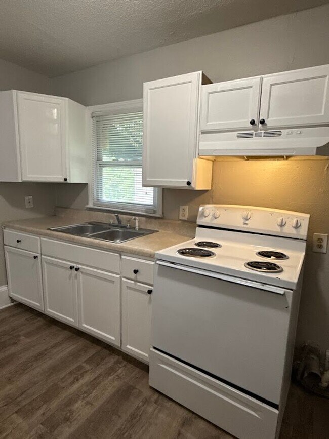 Foto del edificio - 4 Bed 1 Bath in Atlanta!