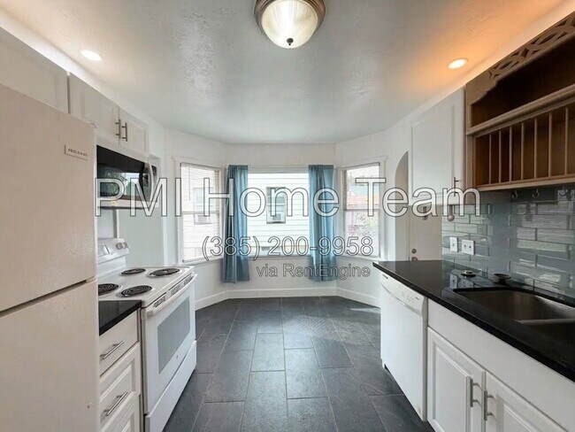 Foto del edificio - 177 Country Club Dr