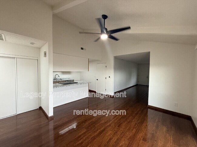 Foto del edificio - 2084 Quincy Ave