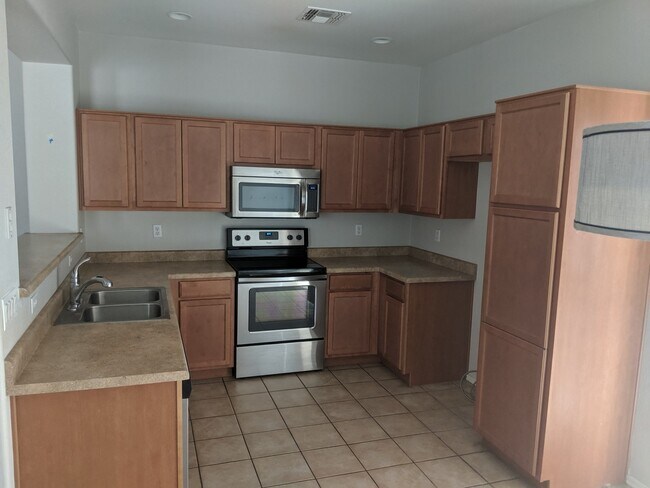 Foto del edificio - 3 Bedroom and 2 Bath Red Rock Rental.
