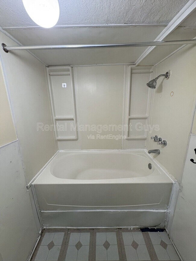 Foto del edificio - 529 Stryker Ave