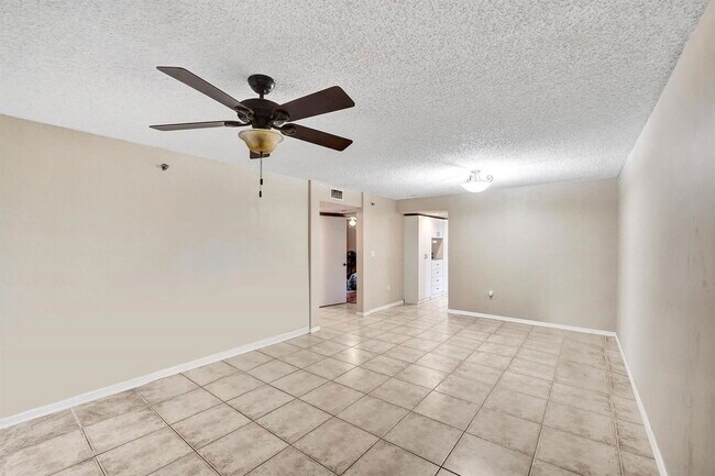 Building Photo - 9470 Tangerine Pl