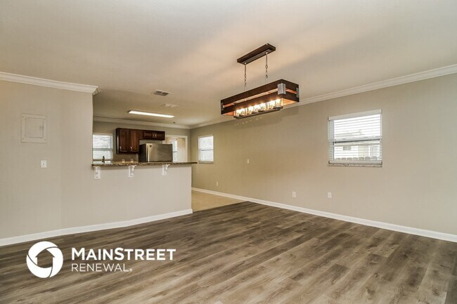 Building Photo - 701 Palm Springs Dr