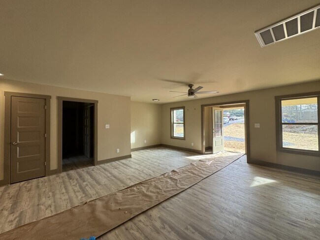 Foto del edificio - 118 Dobbins Cir