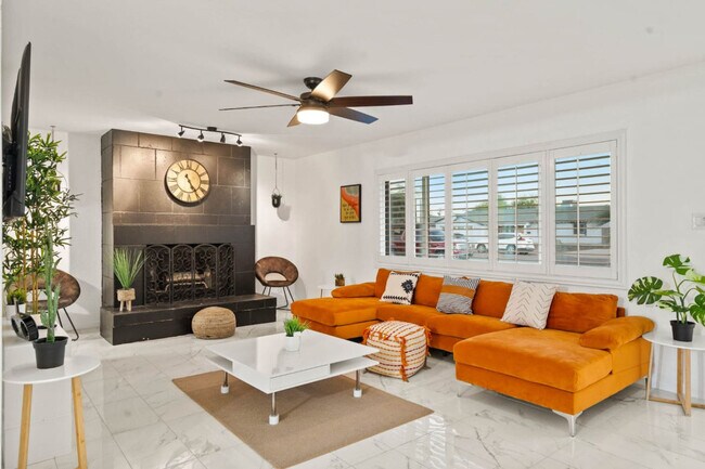 Foto del edificio - 8324 E Oak St