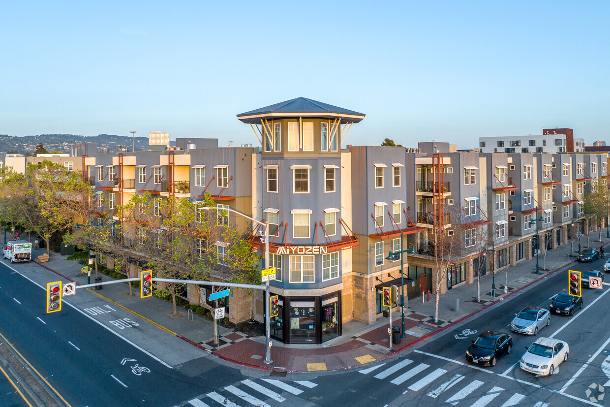 Front Aerial View - Andante Emeryville