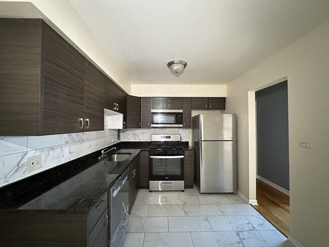 Building Photo - 622 Lincoln Ave