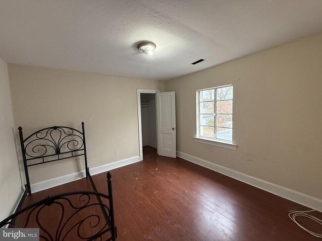 Building Photo - 606 Stuart St