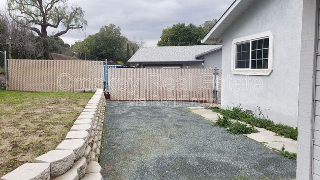 Building Photo - 322 Sweeney Rd
