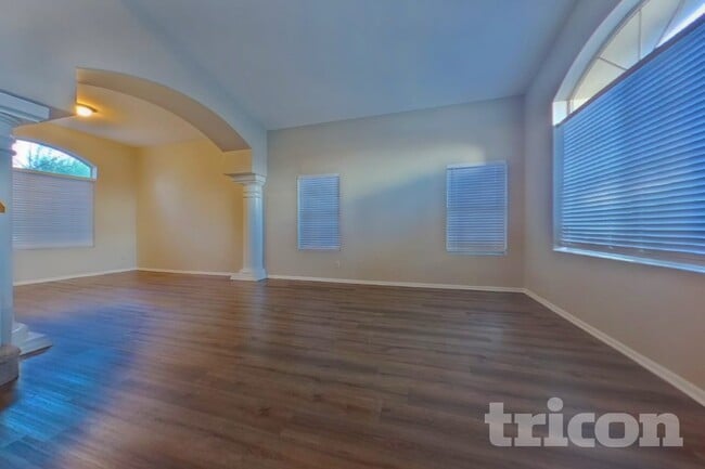 Building Photo - 11619 W Cyprus Dr