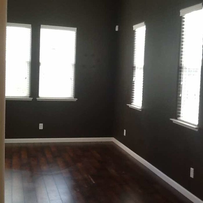 Foto del edificio - 4011 Harlan Ranch Blvd
