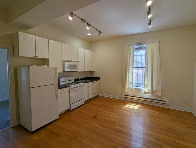 Building Photo - 4715 N Sheridan Rd