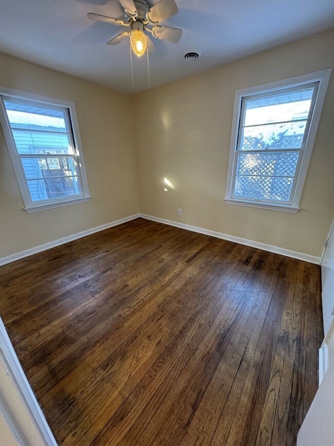 Foto del edificio - Large Ranch Style Home for Rent with Attached 2 car garage