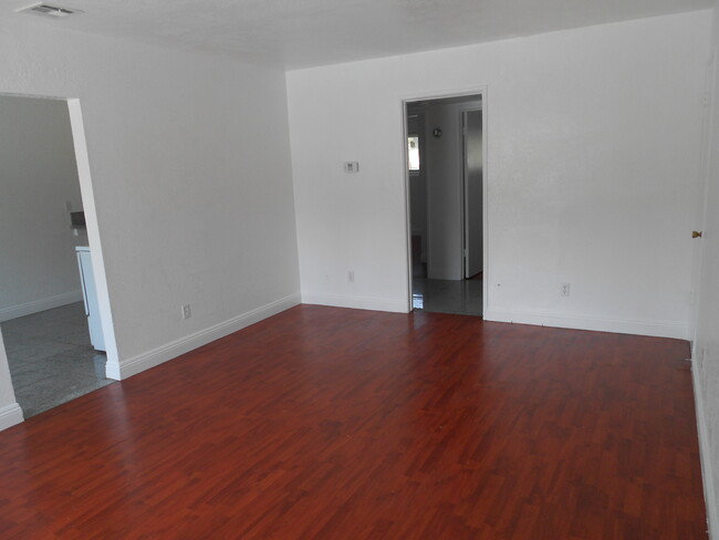 Building Photo - 3000 Canyon Crest Dr