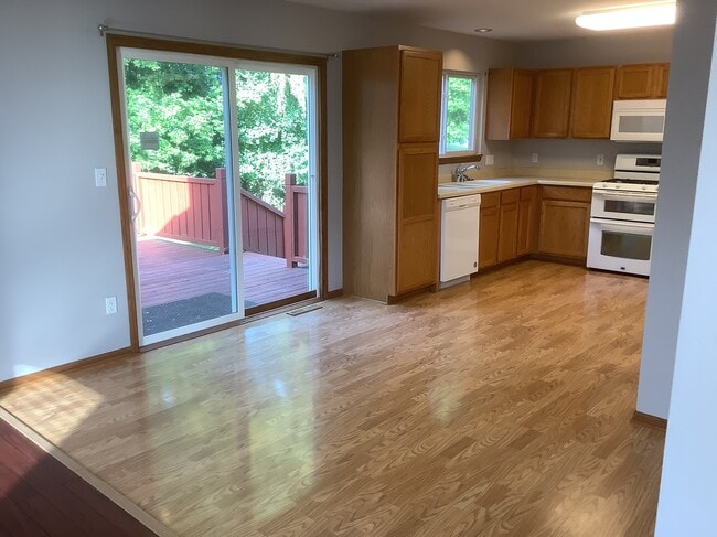 Foto del edificio - 1057 Kennedy Dr