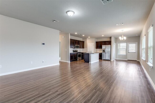 Foto del edificio - 348 Shiner Ln