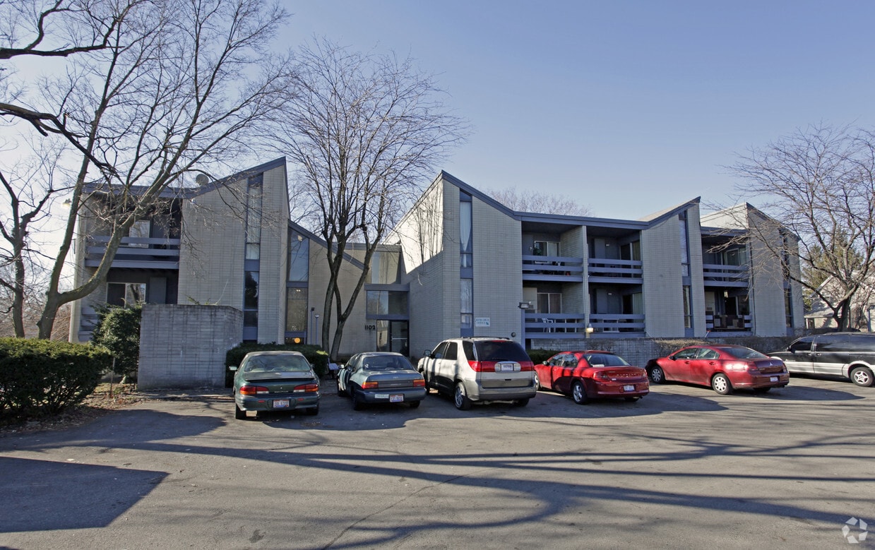 Eleven O Two Salem Apartments Apartments in Dayton, OH