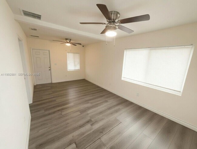 Foto del edificio - 1442 NW 73rd St