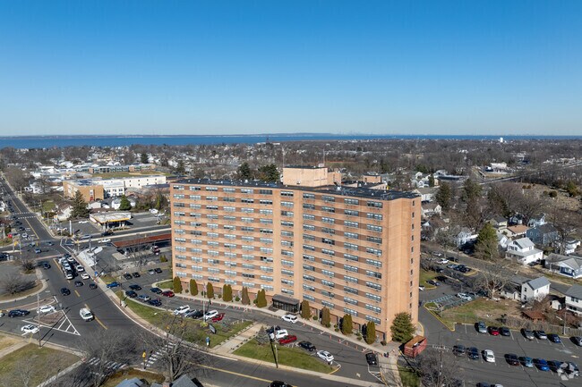 Foto aérea - Bethany Manor Apartments 55+