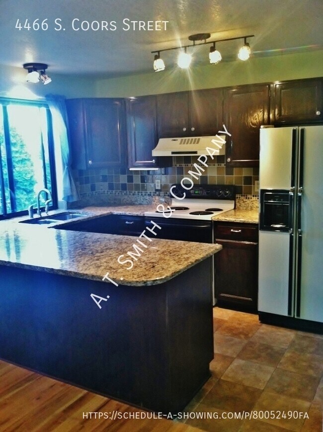 Foto del edificio - 4466 S Coors St