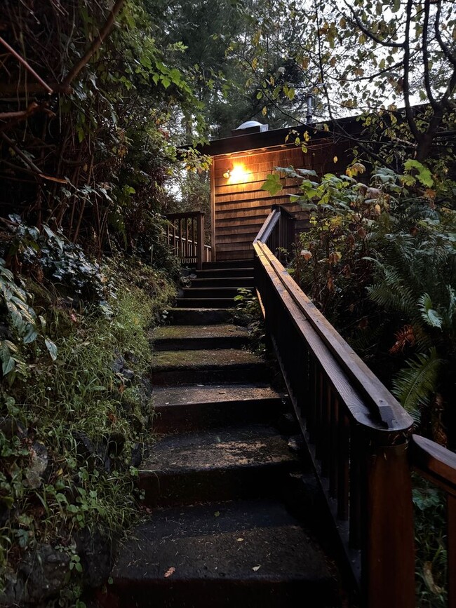 Building Photo - Custom Redwood Home near Moonstone Beach