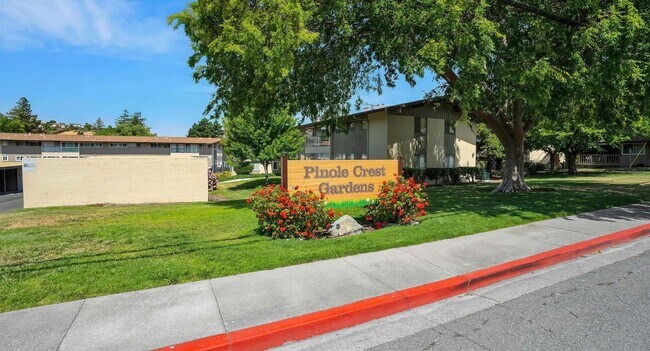 Building Photo - Pinole Crest 2 bedroom/2 bath Condo ~Light...