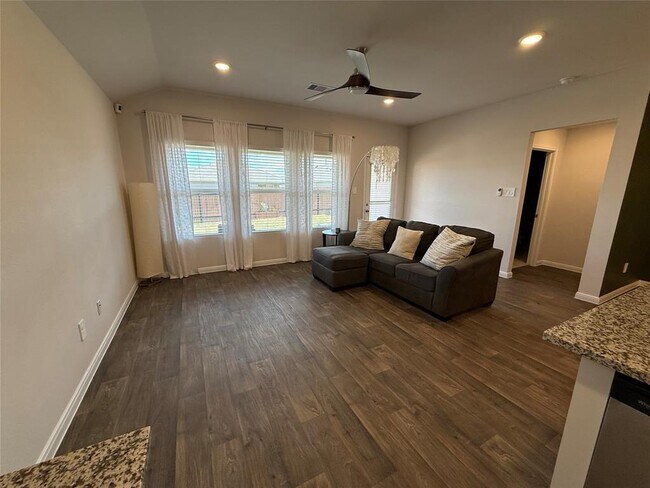 Foto del edificio - 300 Belmont Pl