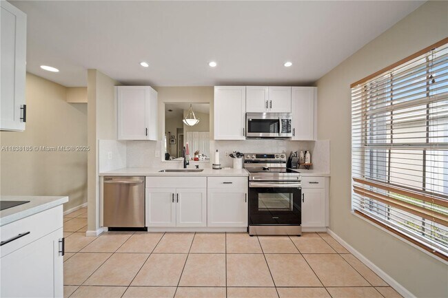 Foto del edificio - 2240 SE 6th Ct