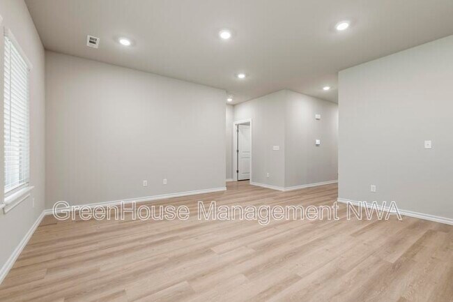 Building Photo - 2401 N Heritage Ranch Dr