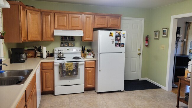 Building Photo - Charming 4-Bedroom Home in Boalsburg!