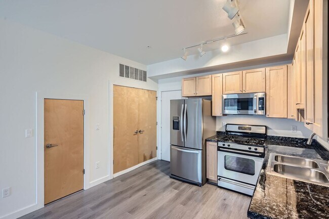 Building Photo - 3220 Foundry Pl