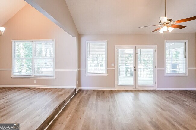 Building Photo - 301 Sandhurst Way SW