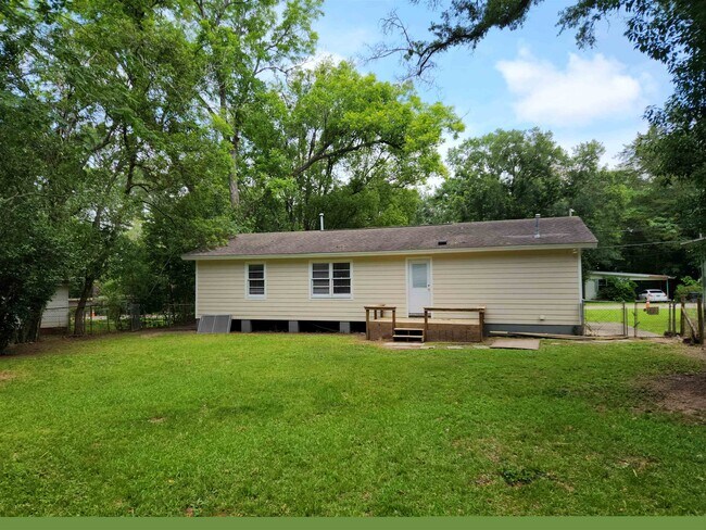 Building Photo - 1825 Tyndall Dr