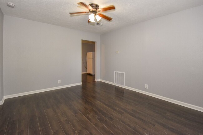 Foto del edificio - NICE 3 BEDROOM 1 BATH HOME