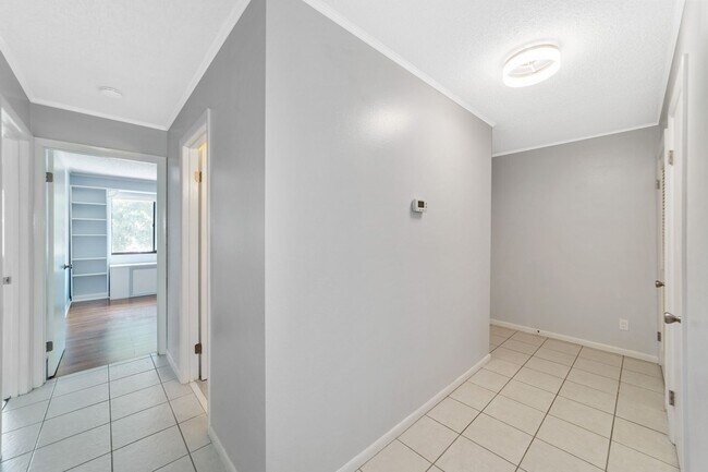 Foto del edificio - 501 FAIRWAYS Ln