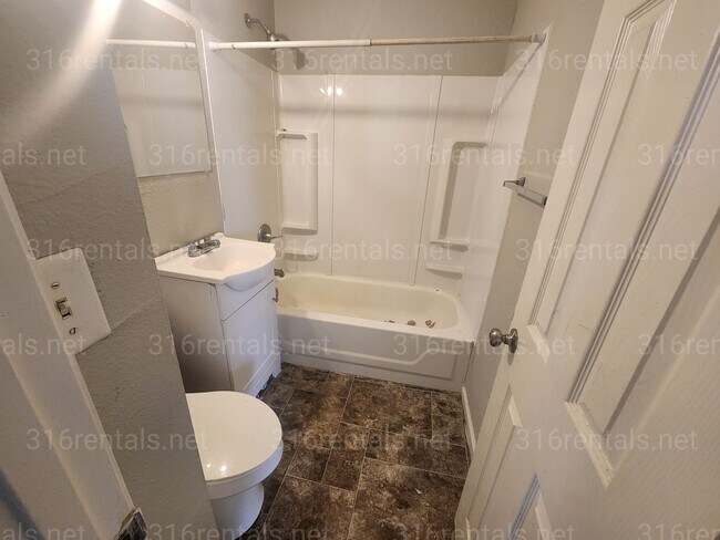 Foto del edificio - $1,149 - 4 bedroom / 2.5 bathroom - Single Family Home