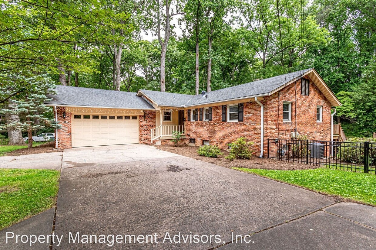 4 br, 3 bath House 5225 Old Dominion Drive House for Rent in