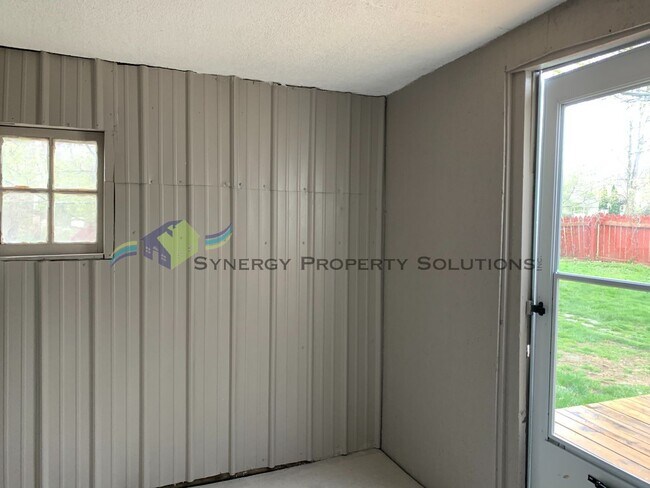 Building Photo - Rental Available!