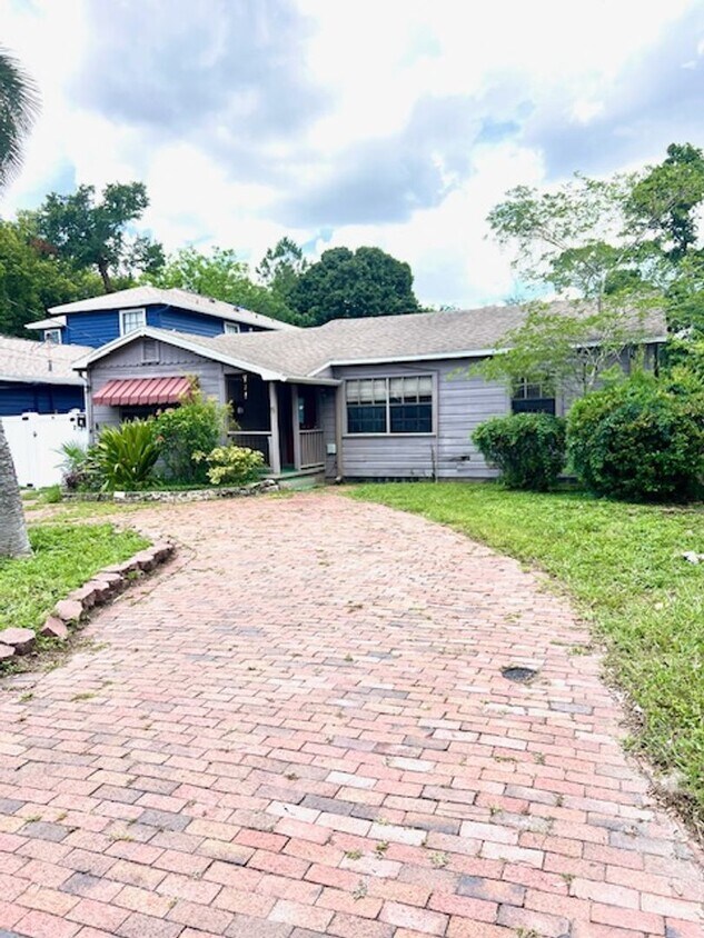 Primary Photo - Sodo Duplex with Pool Unit 1