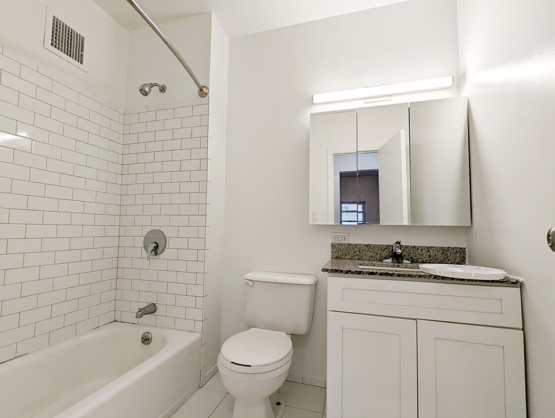 Bathroom - 139 E 34th St