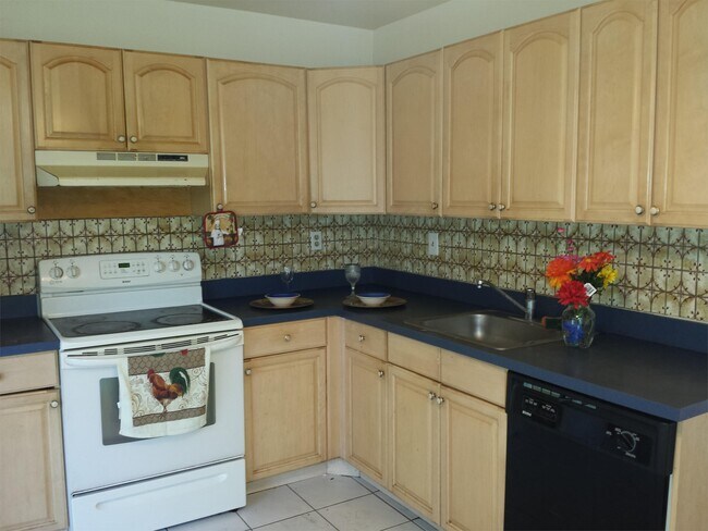 Building Photo - 9521 W Fern Ln