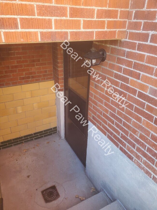 Foto del edificio - 708 W 1st Ave