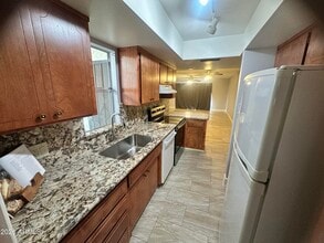 Building Photo - 5208 S Hazelton Ln