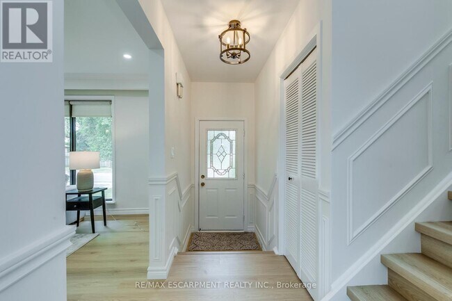 Building Photo - 564 Dynes Rd