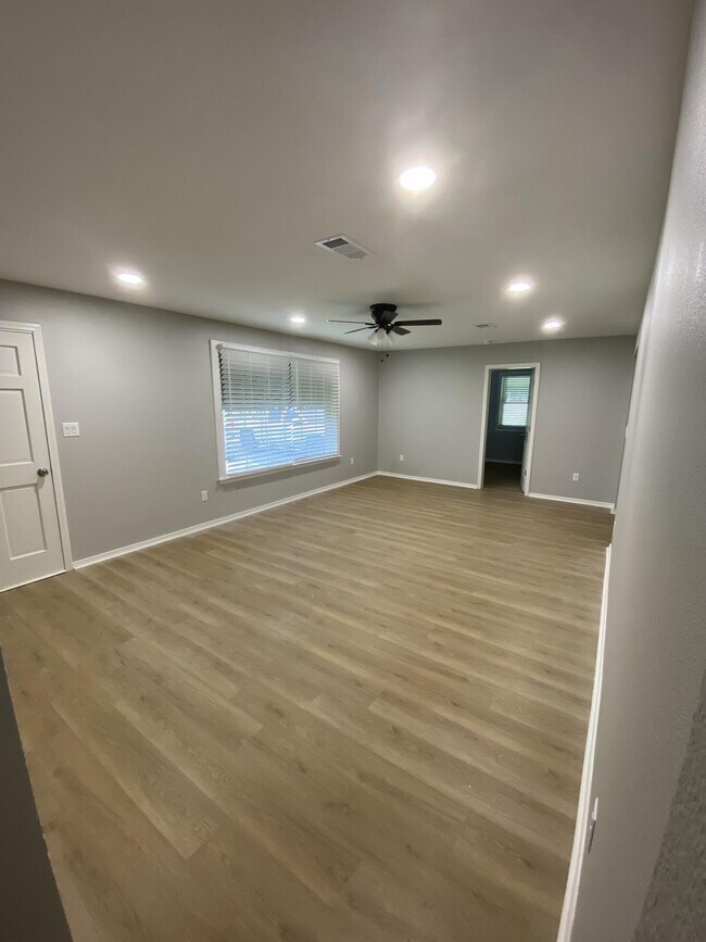 Foto del edificio - 1210 Donaghey Ave
